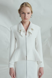 VICKTEERUT Front-Zip Long-Sleeve Jacket with Sculptural Rolled Collar เสื้อแจ๊คเก็ต แขนยาว ซิปหน้า ปกม้วน