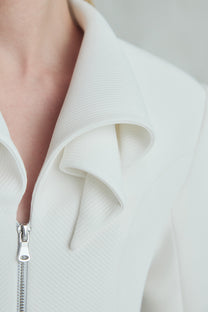 VICKTEERUT Front-Zip Long-Sleeve Jacket with Sculptural Rolled Collar เสื้อแจ๊คเก็ต แขนยาว ซิปหน้า ปกม้วน