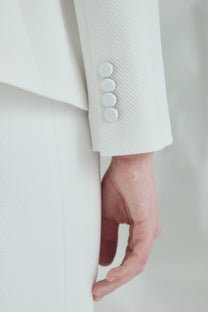 VICKTEERUT Front-Zip Long-Sleeve Jacket with Sculptural Rolled Collar เสื้อแจ๊คเก็ต แขนยาว ซิปหน้า ปกม้วน