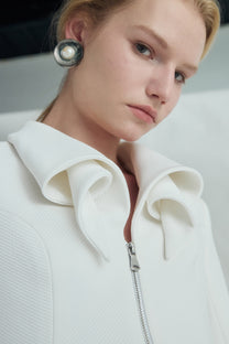 VICKTEERUT Front-Zip Long-Sleeve Jacket with Sculptural Rolled Collar เสื้อแจ๊คเก็ต แขนยาว ซิปหน้า ปกม้วน