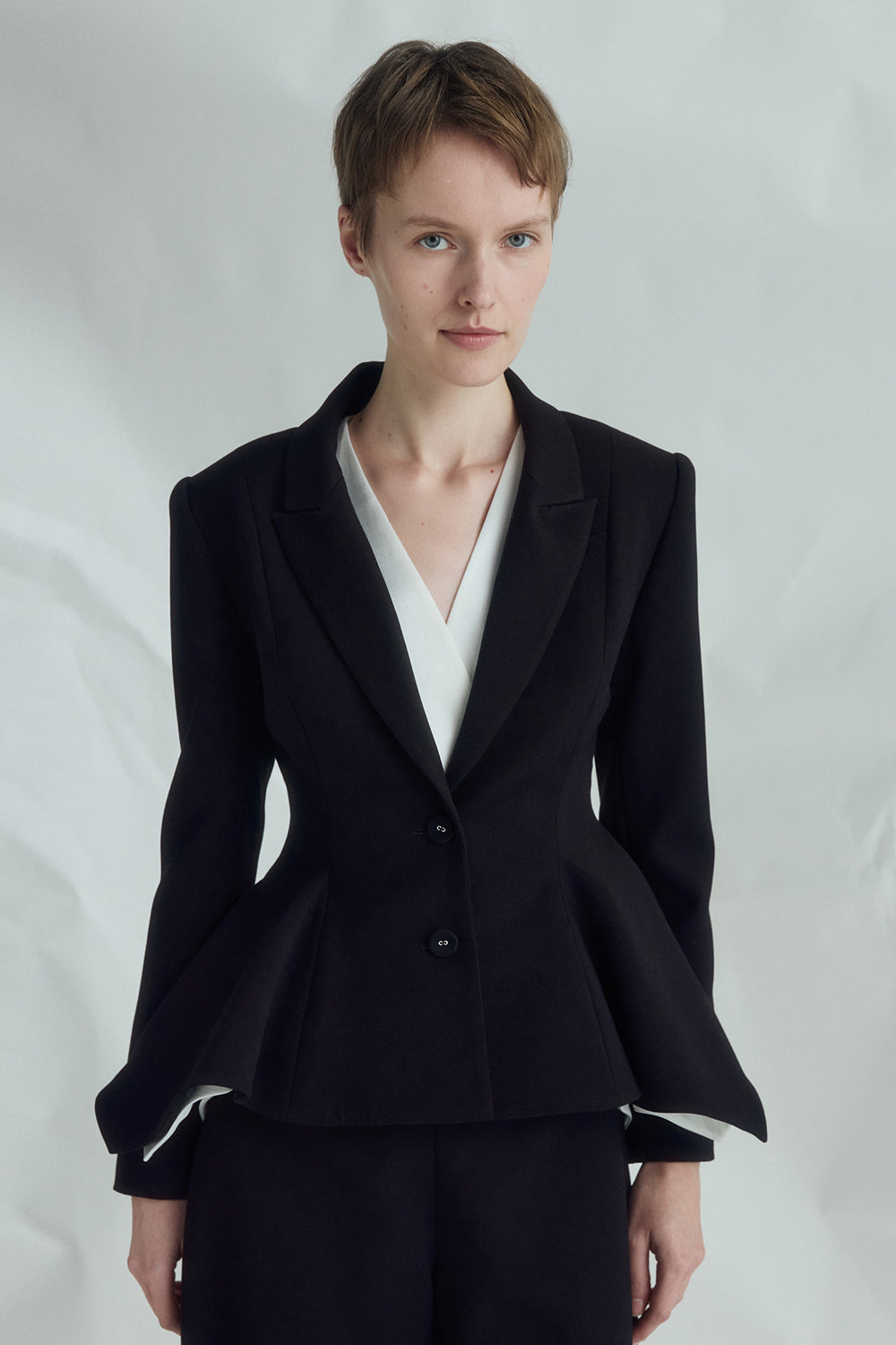 VICKTEERUT 2-Button Peplum Blazer เสื้อเบลเซอร์ สองกระดุม ชายระบาย