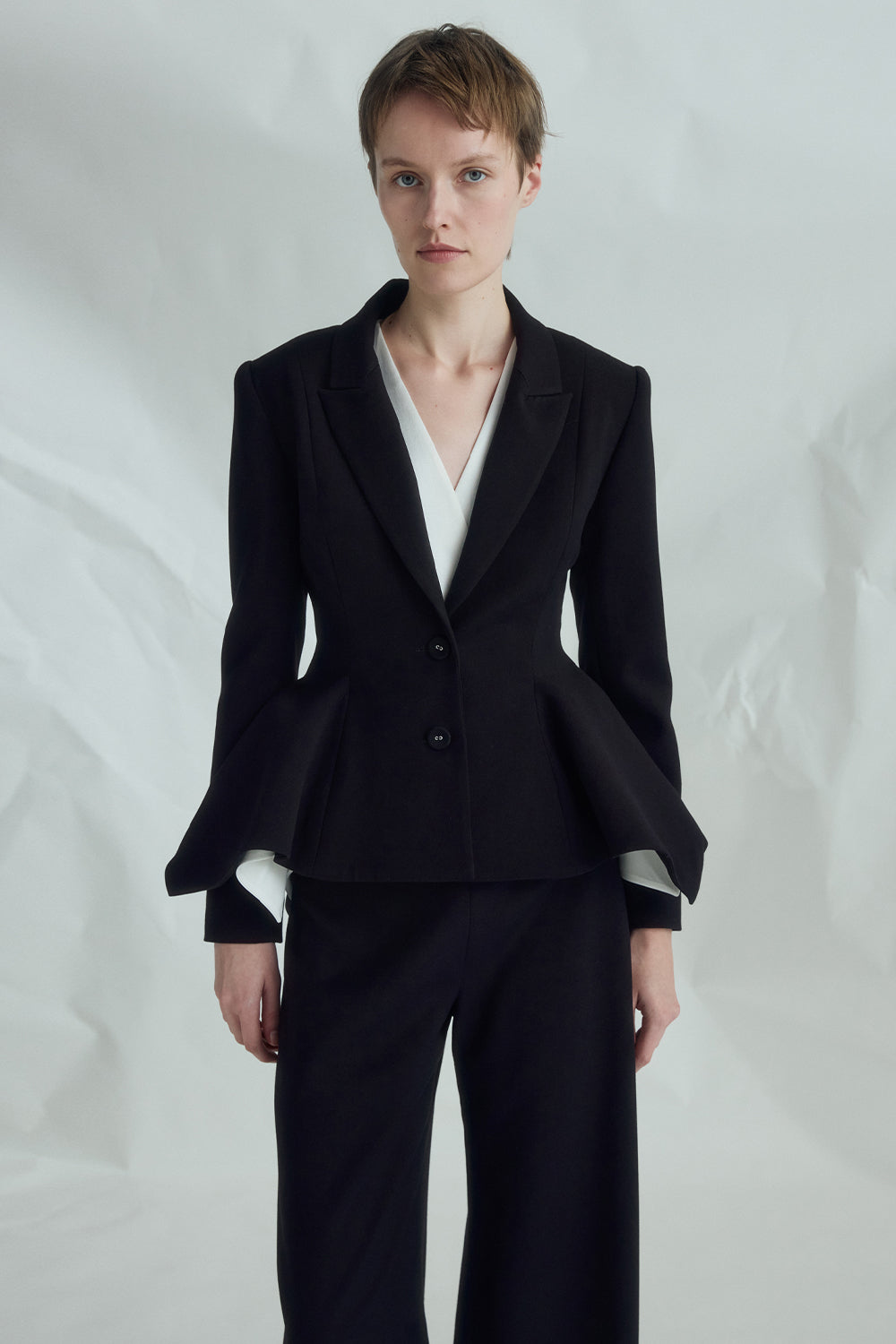 VICKTEERUT 2-Button Peplum Blazer เสื้อเบลเซอร์ สองกระดุม ชายระบาย