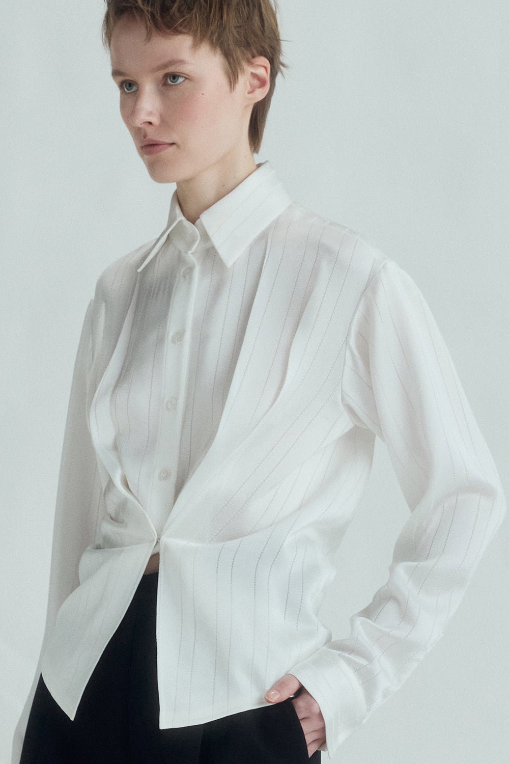 VICKTEERUT Long Sleeve Draped Shirt เสื้อเชิ้ต แขนยาว จับเดรป