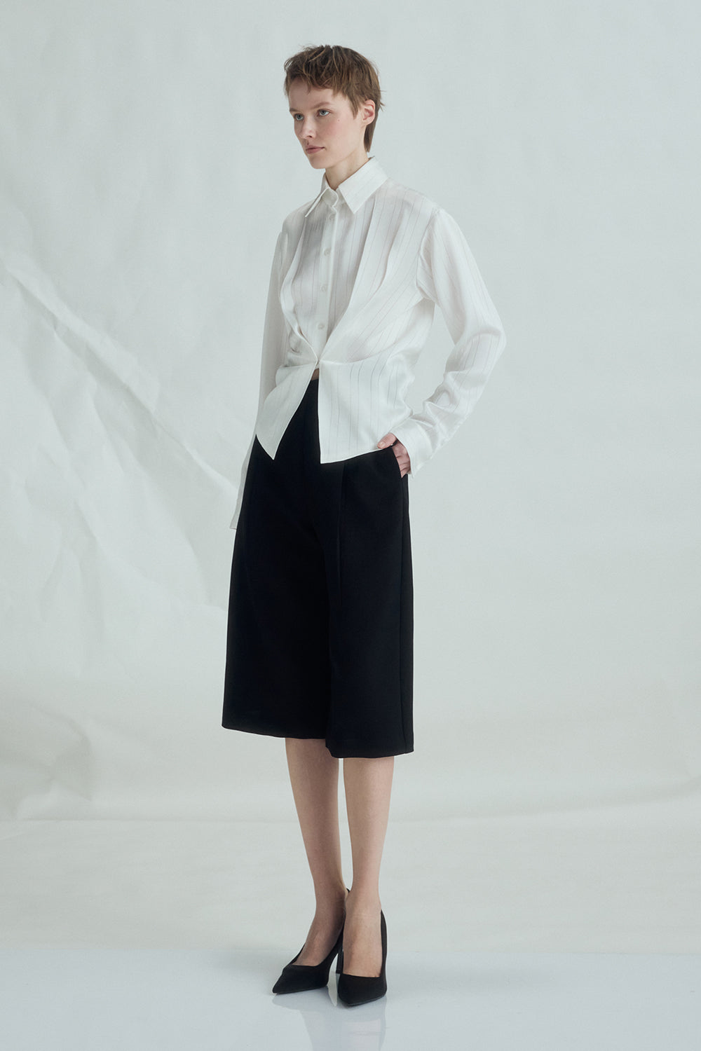 VICKTEERUT Long Sleeve Draped Shirt เสื้อเชิ้ต แขนยาว จับเดรป