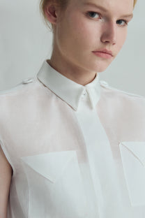 VICKTEERUT Sleeveless Shirt with Pocket Detail เสื้อเชิ้ต แขนกุด ตกแต่งกระเป๋า