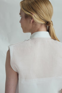VICKTEERUT Sleeveless Shirt with Pocket Detail เสื้อเชิ้ต แขนกุด ตกแต่งกระเป๋า