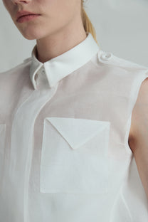VICKTEERUT Sleeveless Shirt with Pocket Detail เสื้อเชิ้ต แขนกุด ตกแต่งกระเป๋า
