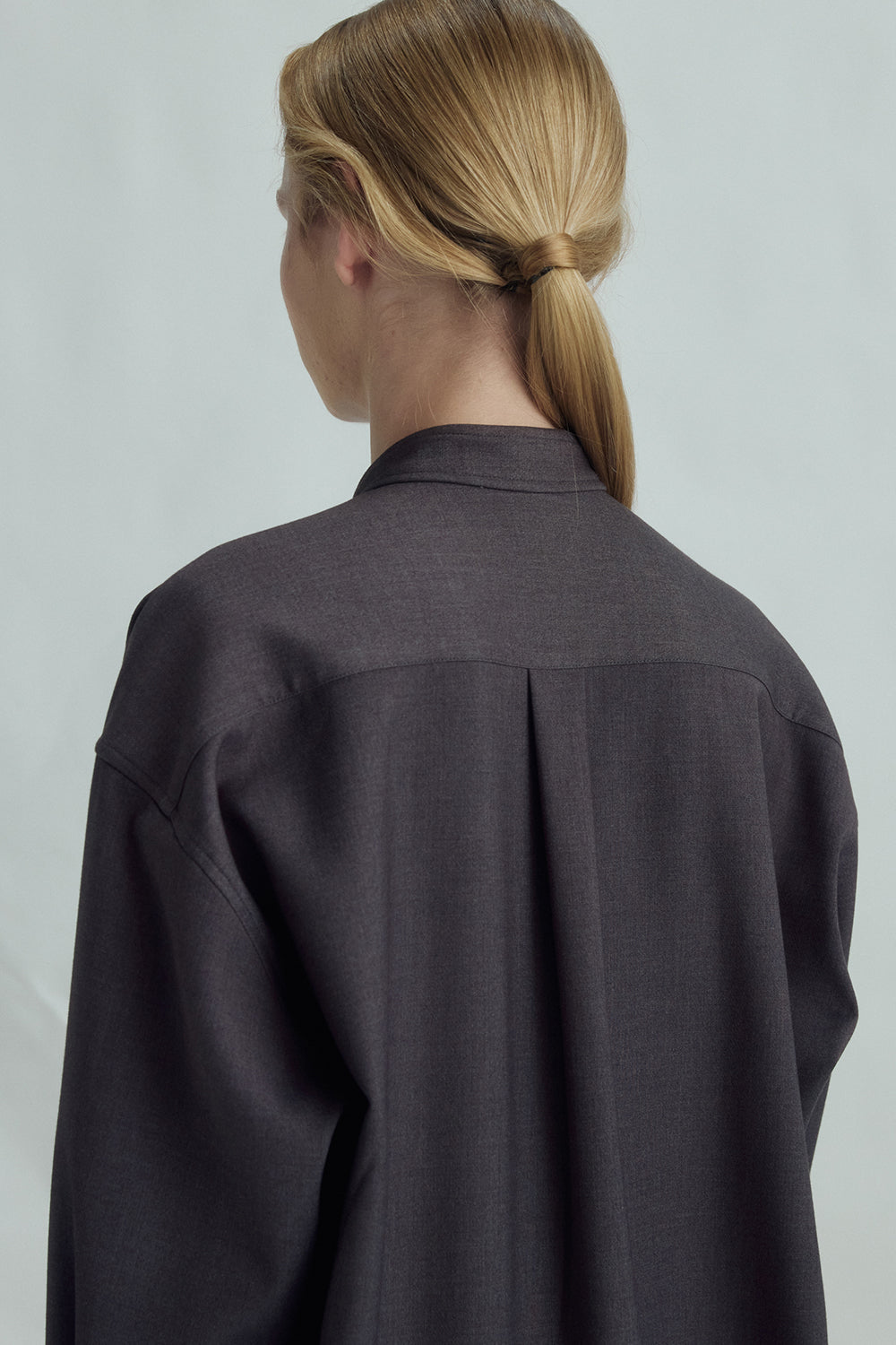 VICKTEERUT Long-Sleeve Oversized Shirt with Pussy-Bow Detail เสื้อเชิ้ต แขนยาว ทรงโอเวอร์ไซส์