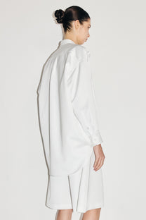 VICKTEERUT Long-Sleeve Oversized Shirt with Pussy-Bow Detail เสื้อเชิ้ต แขนยาว ทรงโอเวอร์ไซส์
