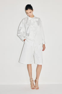 VICKTEERUT Long-Sleeve Oversized Shirt with Pussy-Bow Detail เสื้อเชิ้ต แขนยาว ทรงโอเวอร์ไซส์