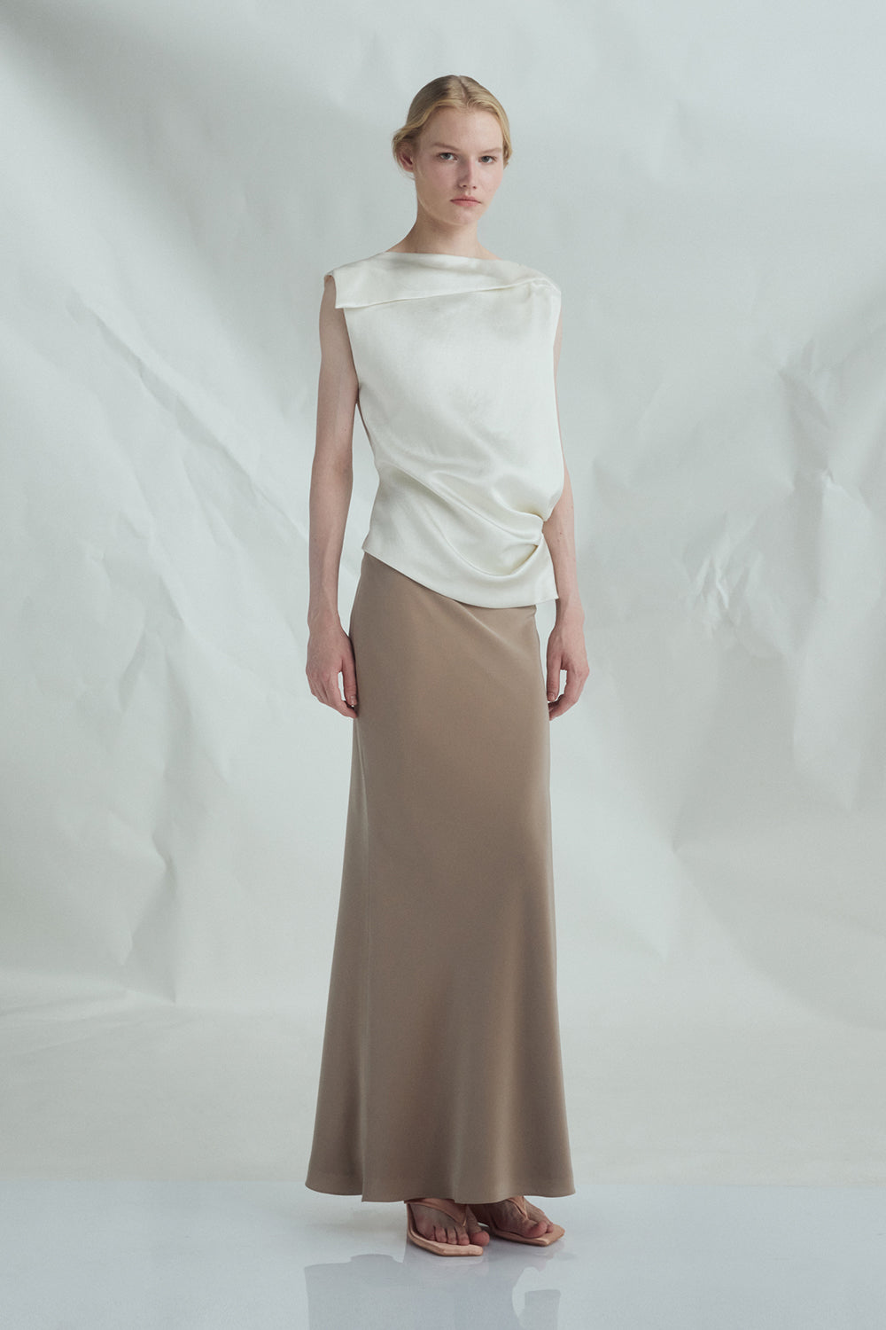 VICKTEERUT Bias-Cut Long Skirt กระโปรงยาว ผ้าเฉลียง