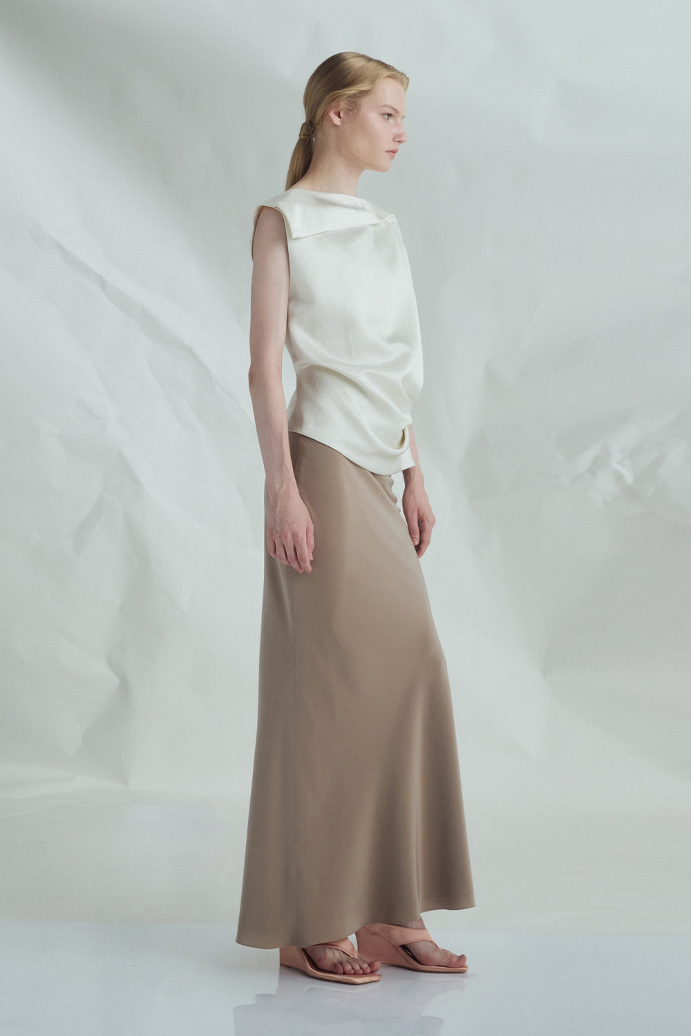 VICKTEERUT Bias-Cut Long Skirt กระโปรงยาว ผ้าเฉลียง