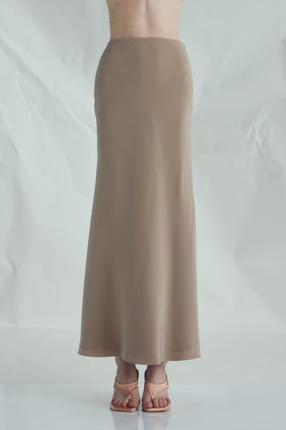 VICKTEERUT Bias-Cut Long Skirt กระโปรงยาว ผ้าเฉลียง
