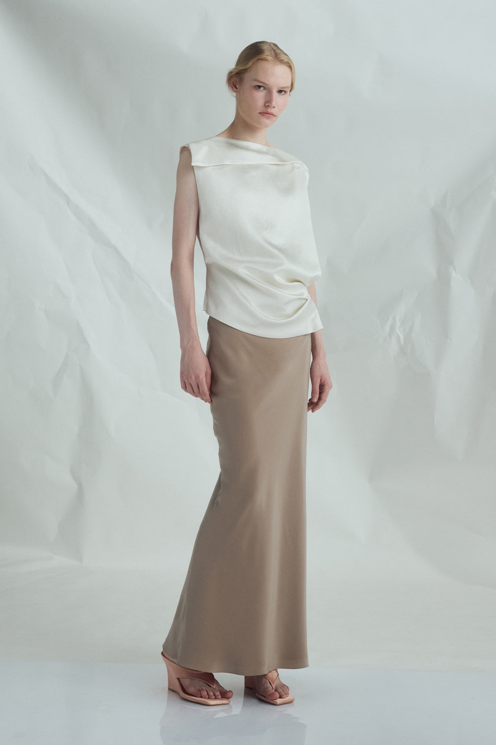 VICKTEERUT Bias-Cut Long Skirt กระโปรงยาว ผ้าเฉลียง