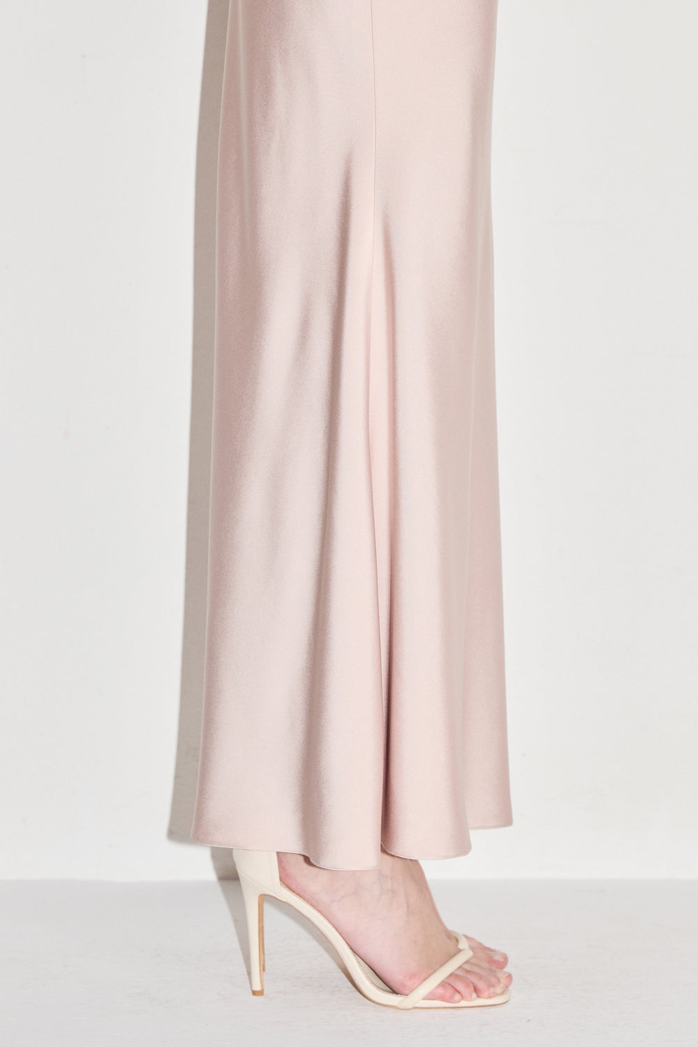 VICKTEERUT Bias-Cut Long Skirt กระโปรงยาว ผ้าเฉลียง