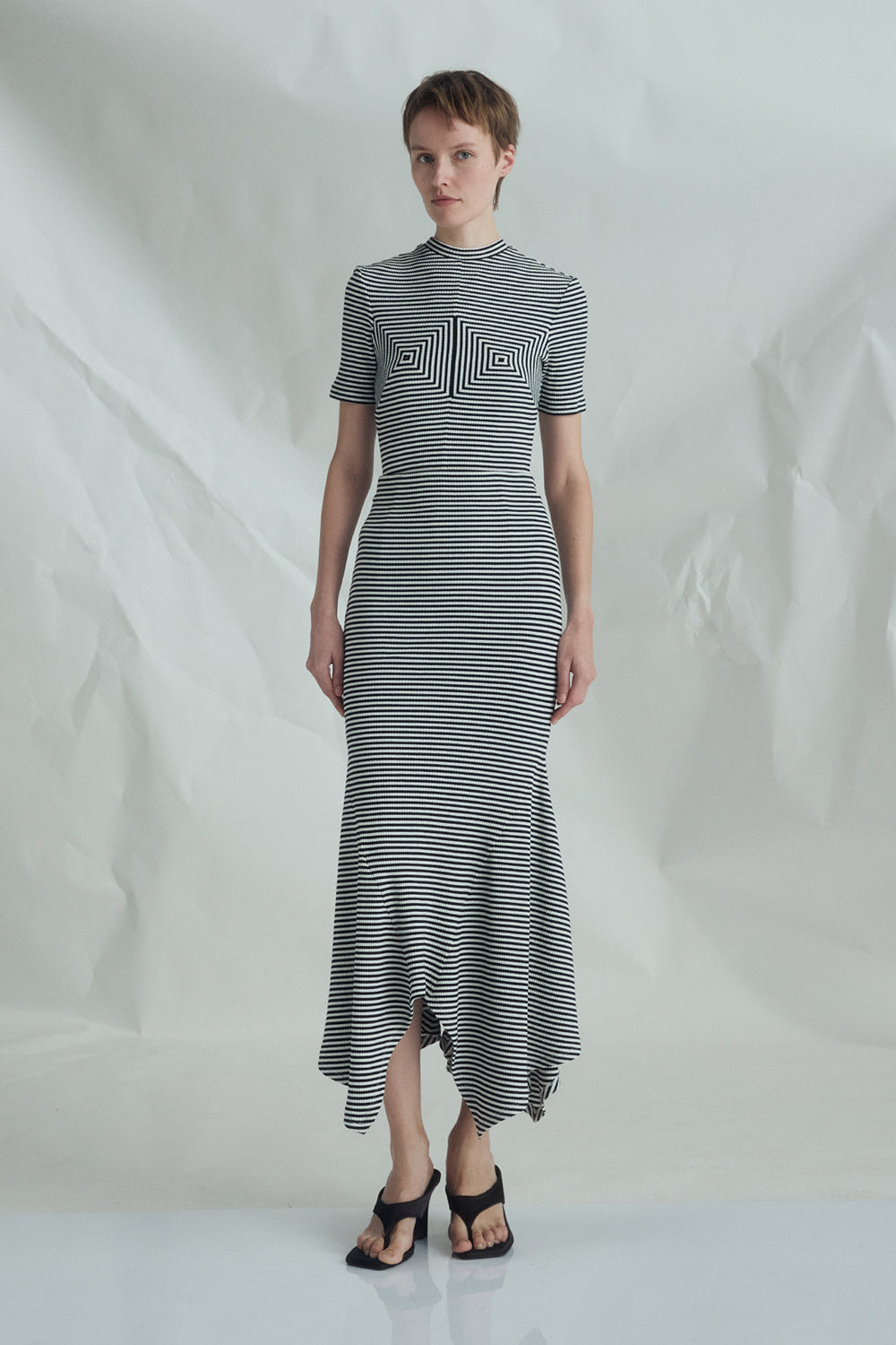 VICKTEERUT High-Waist Mermaid Skirt กระโปรงเอวสูง ทรงเมอร์เมด