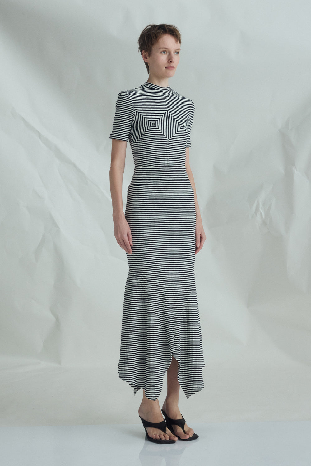 VICKTEERUT High-Waist Mermaid Skirt กระโปรงเอวสูง ทรงเมอร์เมด