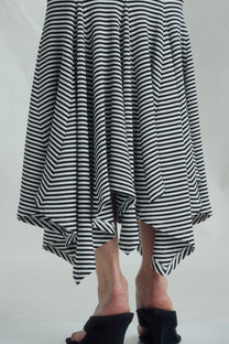 VICKTEERUT High-Waist Mermaid Skirt กระโปรงเอวสูง ทรงเมอร์เมด