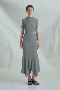 VICKTEERUT High-Waist Mermaid Skirt กระโปรงเอวสูง ทรงเมอร์เมด