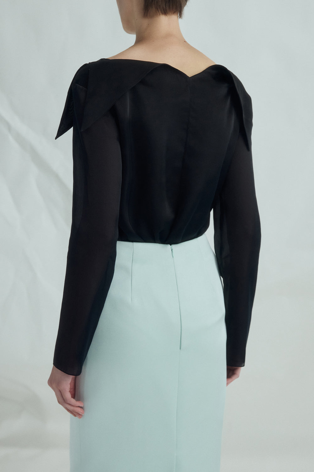 VICKTEERUT Back Slit Pencil Skirt กระโปรง ทรงสอบ ผ่าหลัง