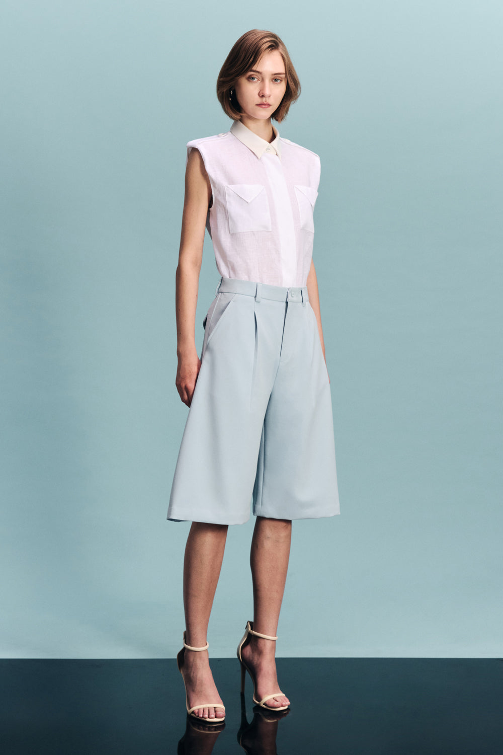 VICKTEERUT Three-Quarter Shorts with Front Pleats กางเกงขาสั้น ขาสามส่วน จีบหน้า