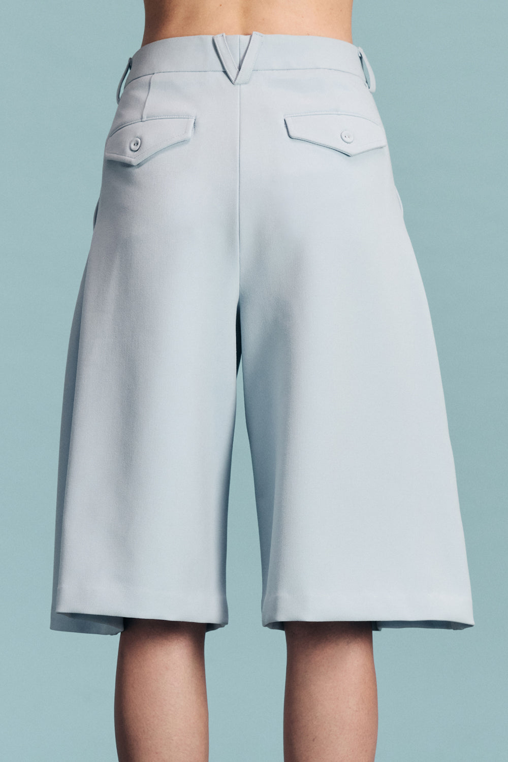 VICKTEERUT Three-Quarter Shorts with Front Pleats กางเกงขาสั้น ขาสามส่วน จีบหน้า