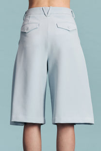 VICKTEERUT Three-Quarter Shorts with Front Pleats กางเกงขาสั้น ขาสามส่วน จีบหน้า
