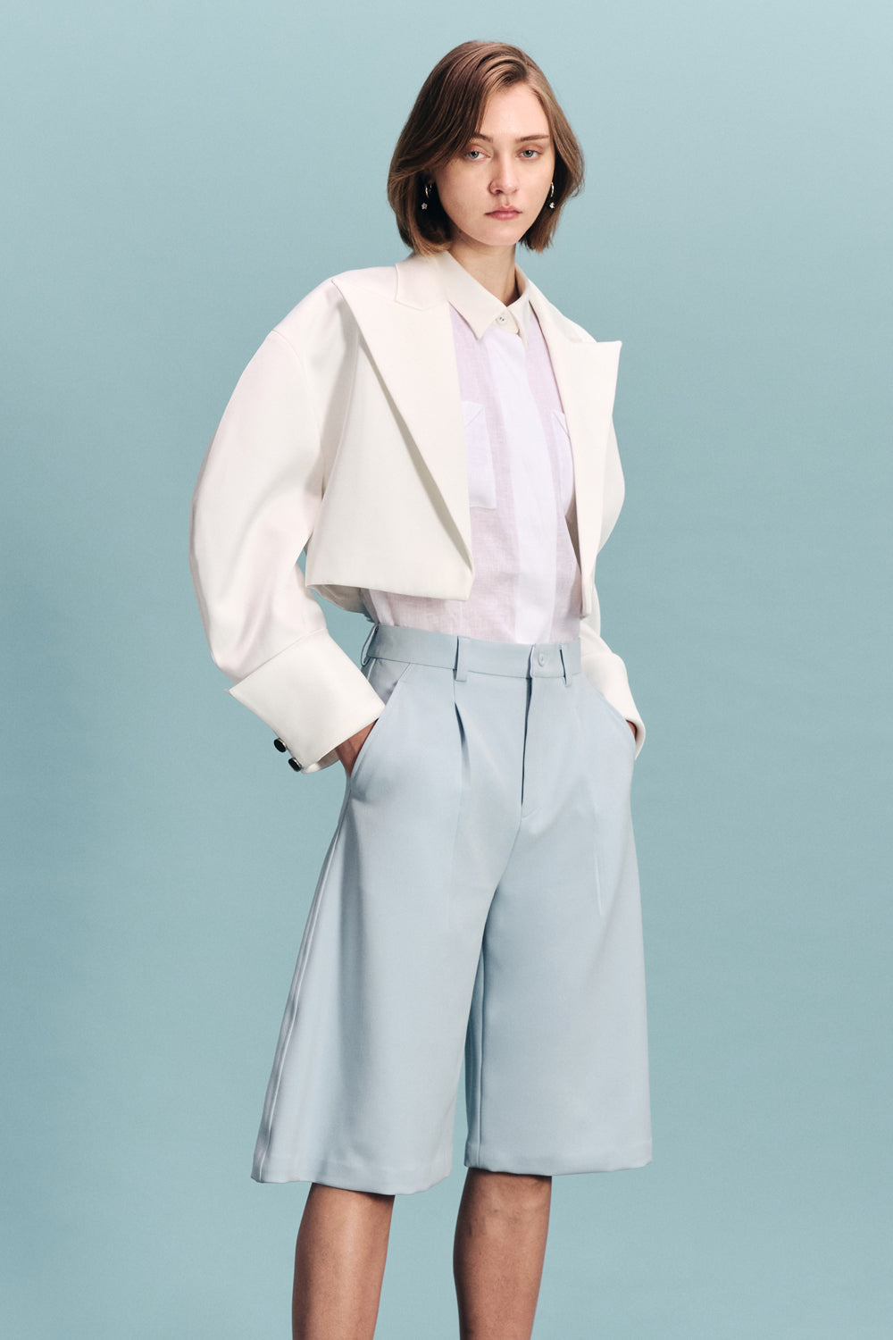 VICKTEERUT Three-Quarter Shorts with Front Pleats กางเกงขาสั้น ขาสามส่วน จีบหน้า