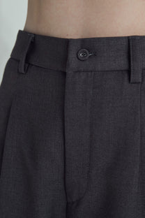 VICKTEERUT Three-Quarter Shorts with Front Pleats กางเกงขาสั้น ขาสามส่วน จีบหน้า