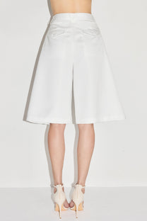 VICKTEERUT Three-Quarter Shorts with Front Pleats กางเกงขาสั้น ขาสามส่วน จีบหน้า
