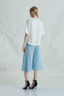 VICKTEERUT Three-Quarter Shorts with Front Slit Detail กางเกงขาสั้น ขาสามส่วน ผ่าหน้า