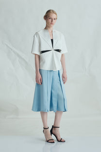 VICKTEERUT Three-Quarter Shorts with Front Slit Detail กางเกงขาสั้น ขาสามส่วน ผ่าหน้า