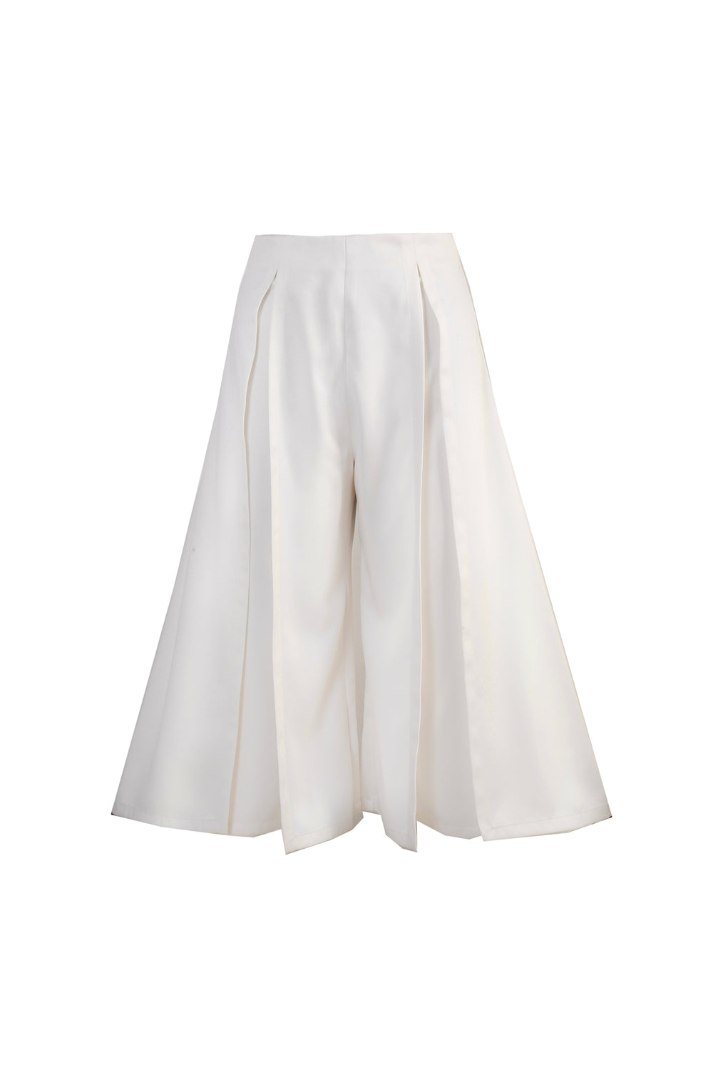 VICKTEERUT Three-Quarter Shorts with Front Slit Detail กางเกงขาสั้น ขาสามส่วน ผ่าหน้า