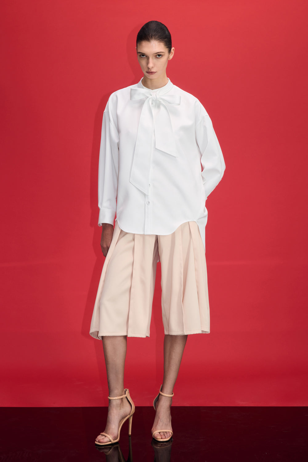 VICKTEERUT Three-Quarter Shorts with Front Slit Detail กางเกงขาสั้น ขาสามส่วน ผ่าหน้า