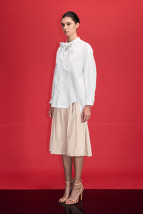 VICKTEERUT Three-Quarter Shorts with Front Slit Detail กางเกงขาสั้น ขาสามส่วน ผ่าหน้า