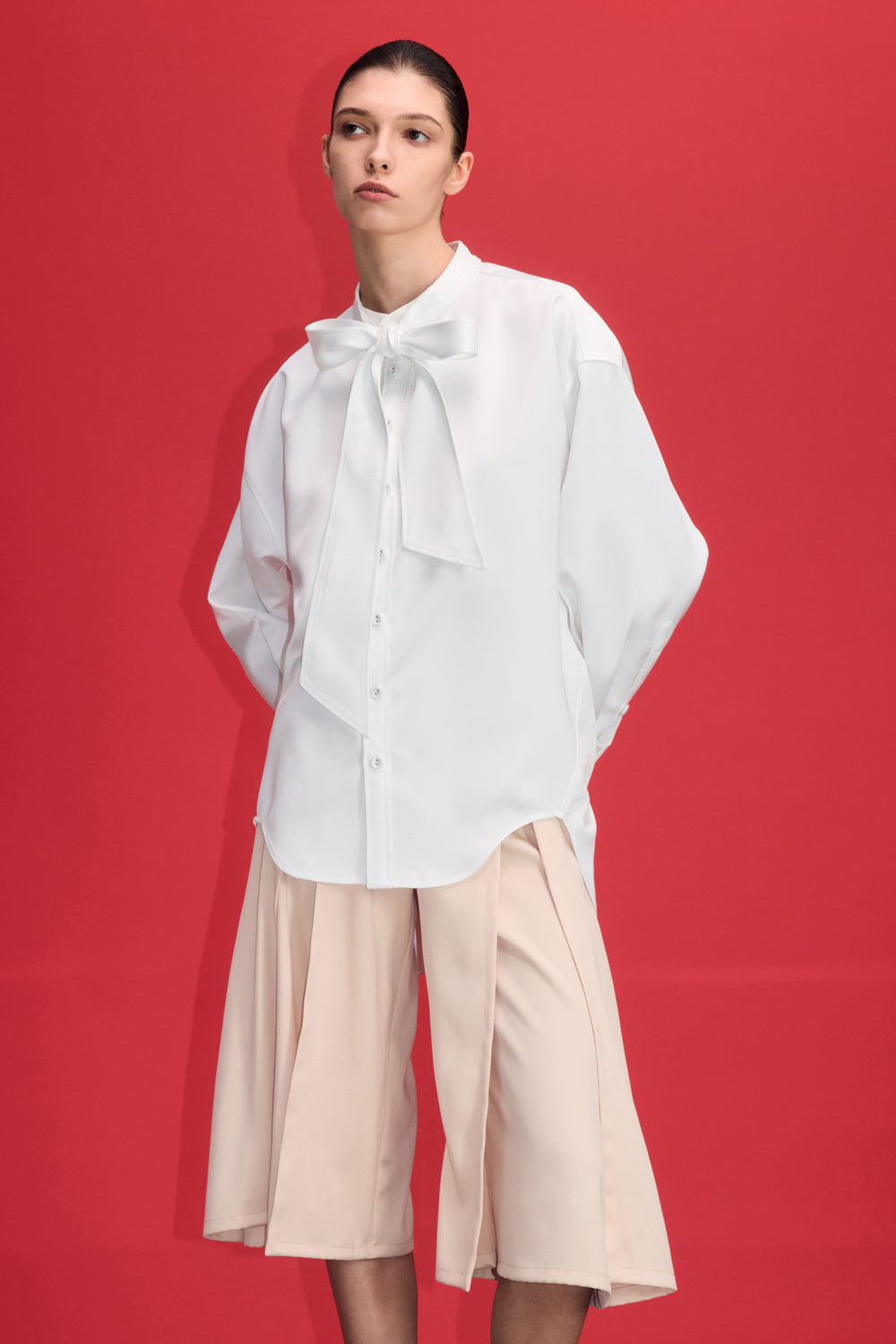 VICKTEERUT Three-Quarter Shorts with Front Slit Detail กางเกงขาสั้น ขาสามส่วน ผ่าหน้า