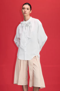 VICKTEERUT Three-Quarter Shorts with Front Slit Detail กางเกงขาสั้น ขาสามส่วน ผ่าหน้า