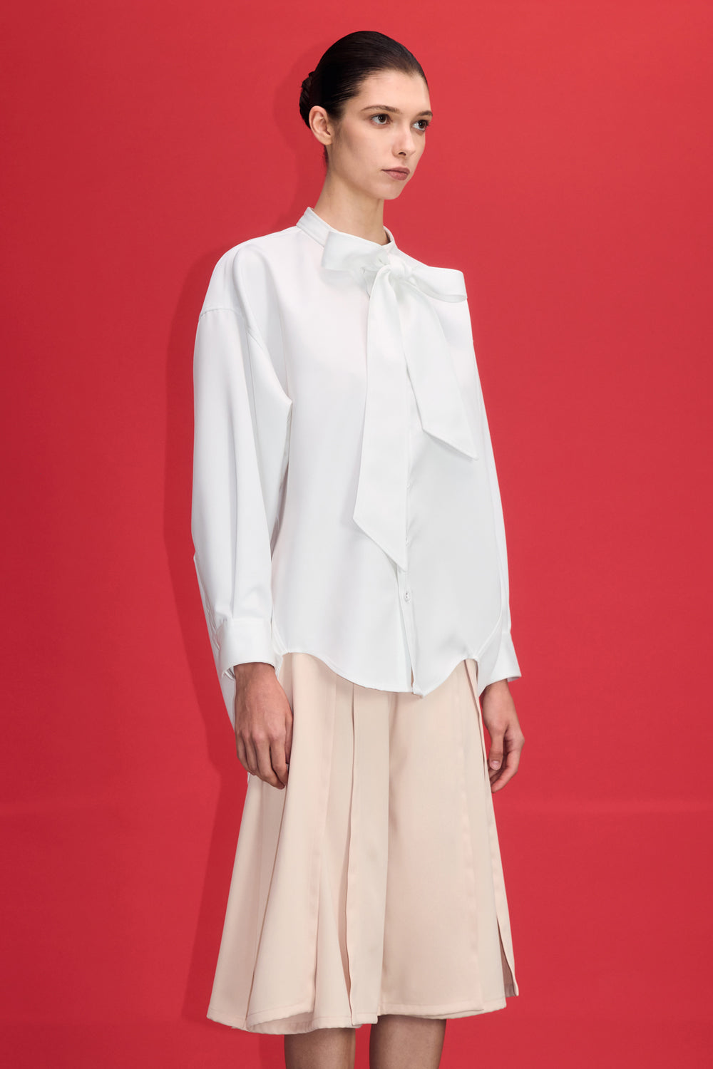 VICKTEERUT Three-Quarter Shorts with Front Slit Detail กางเกงขาสั้น ขาสามส่วน ผ่าหน้า