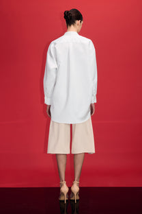 VICKTEERUT Three-Quarter Shorts with Front Slit Detail กางเกงขาสั้น ขาสามส่วน ผ่าหน้า