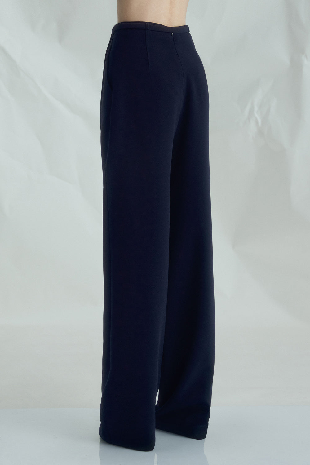 VICKTEERUT Front Pleat Trousers with Belt Detail กางเกงขายาว จีบหน้า ตกแต่งเข็มขัด