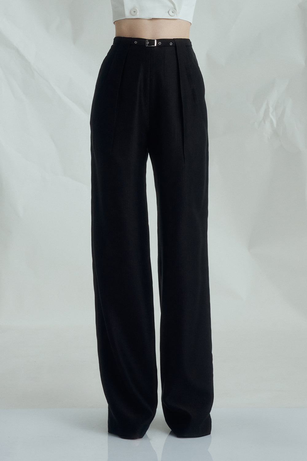 VICKTEERUT Front Pleat Trousers with Belt Detail กางเกงขายาว จีบหน้า ตกแต่งเข็มขัด