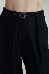 VICKTEERUT Front Pleat Trousers with Belt Detail กางเกงขายาว จีบหน้า ตกแต่งเข็มขัด
