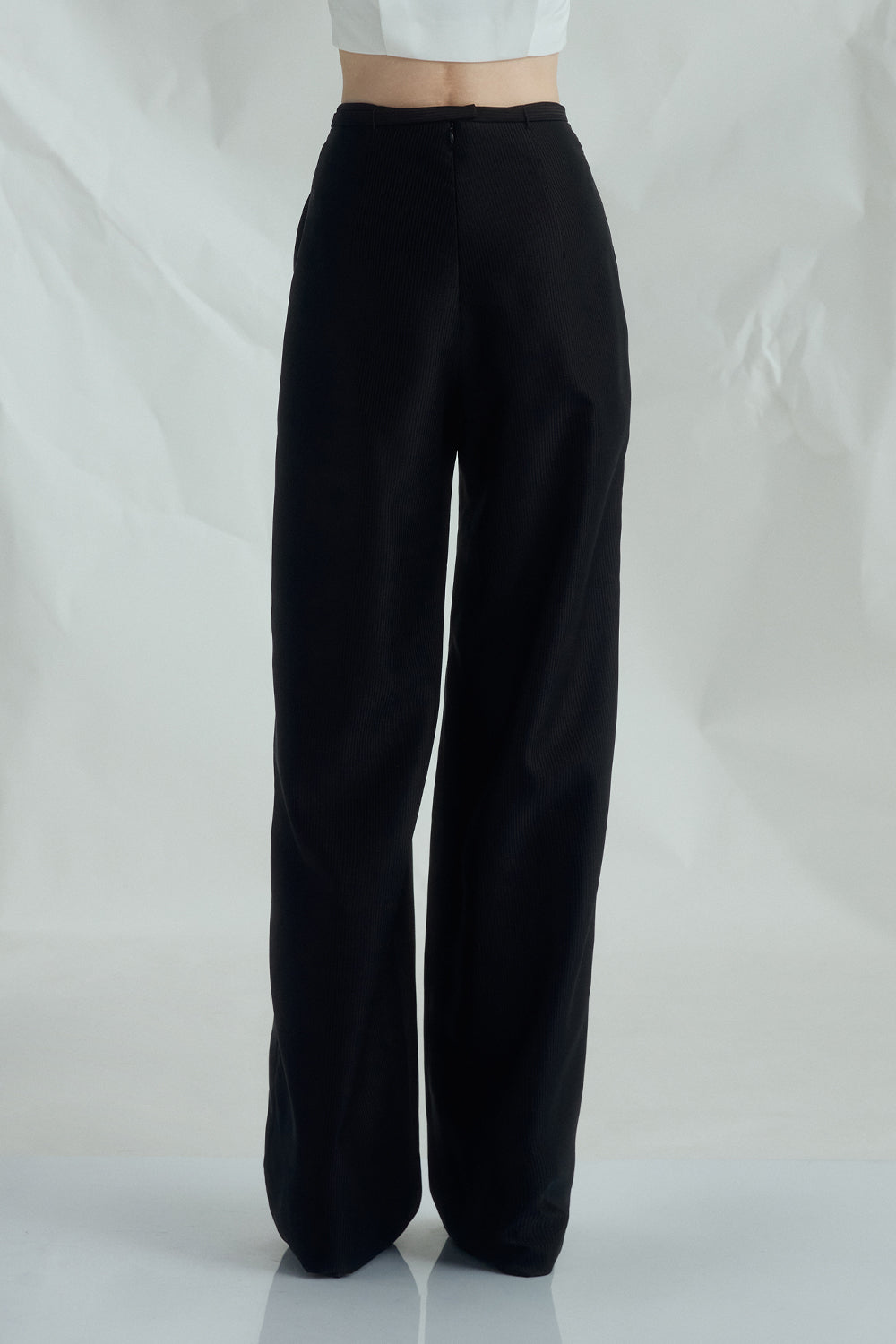 VICKTEERUT Front Pleat Trousers with Belt Detail กางเกงขายาว จีบหน้า ตกแต่งเข็มขัด
