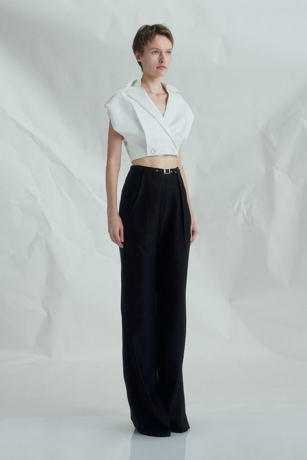 VICKTEERUT Front Pleat Trousers with Belt Detail กางเกงขายาว จีบหน้า ตกแต่งเข็มขัด