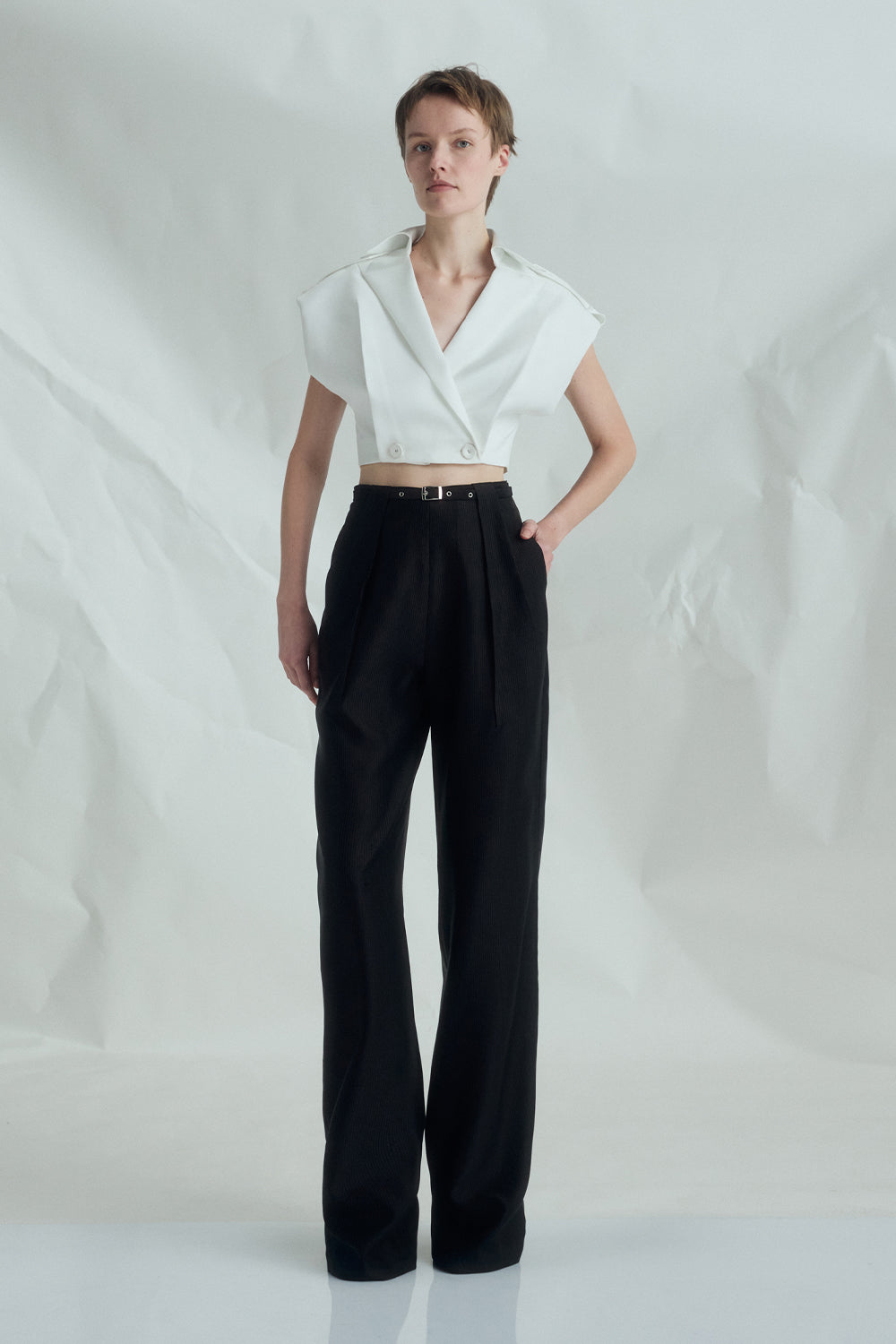 VICKTEERUT Front Pleat Trousers with Belt Detail กางเกงขายาว จีบหน้า ตกแต่งเข็มขัด