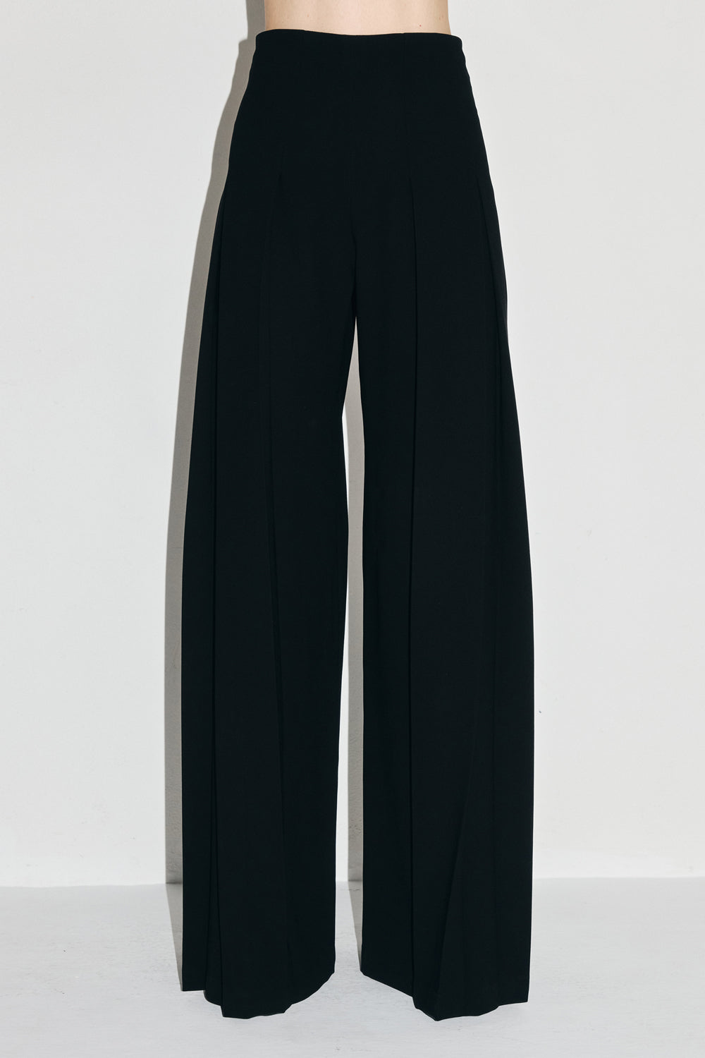 VICKTEERUT Pleated Wide-Leg Trousers กางเกงขาบาน จับจีบ