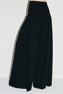 VICKTEERUT Pleated Wide-Leg Trousers กางเกงขาบาน จับจีบ