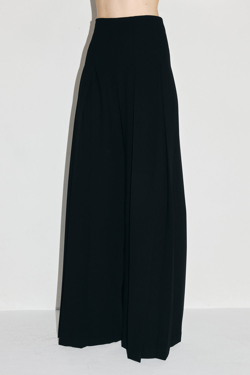 VICKTEERUT Pleated Wide-Leg Trousers กางเกงขาบาน จับจีบ