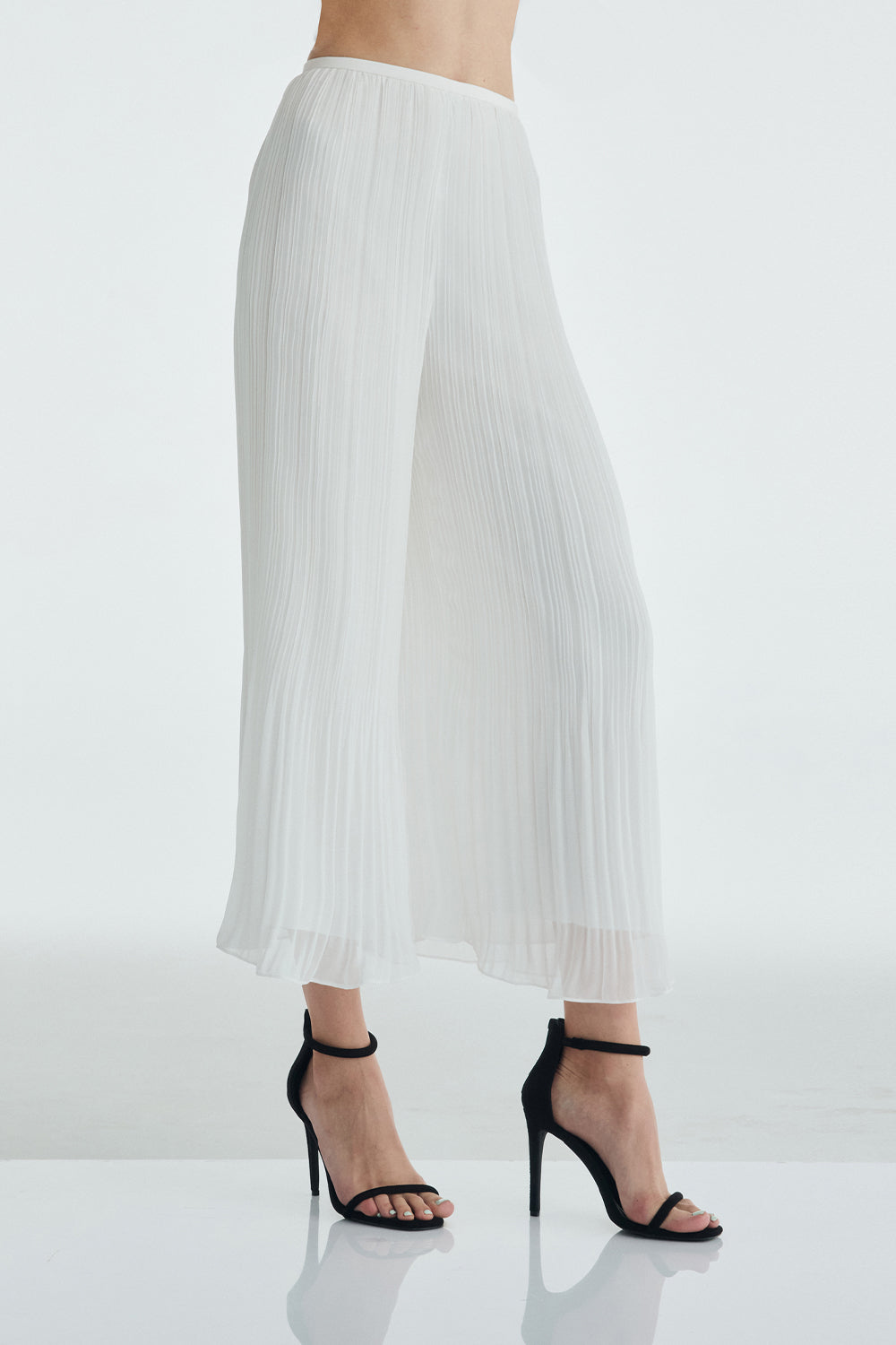 VICKTEERUT Pleated Chiffon Trousers กางเกงขายาว ผ้าชีฟอง อัดพลีท