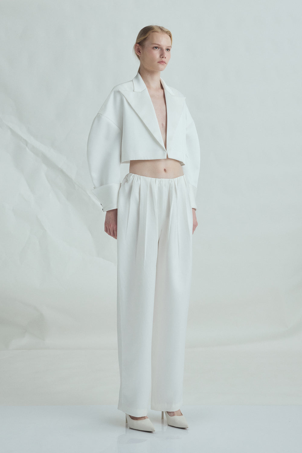 VICKTEERUT Low-Rise Pleated Fluid Trousers กางเกงเอวต่ำ จับจีบ